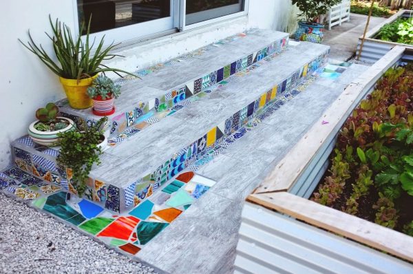 04-diy-garden-mosaic-ideas-homebnc