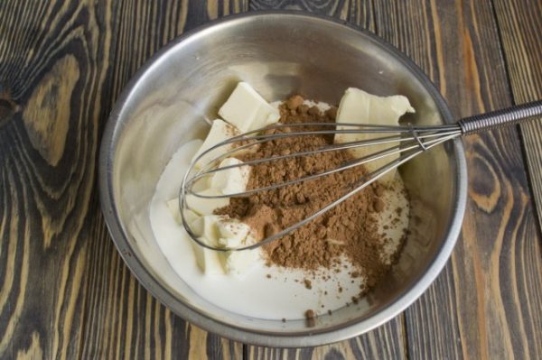 Домашний бисквитный торт с кремом из манки. Как приготовить нежный десерт к чаю?