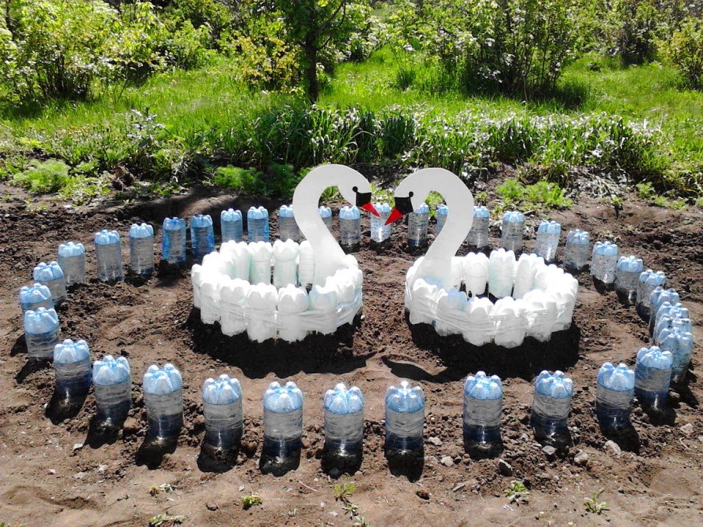 Украшения и поделки из пластиковых бутылок для своего сада: мастер ...